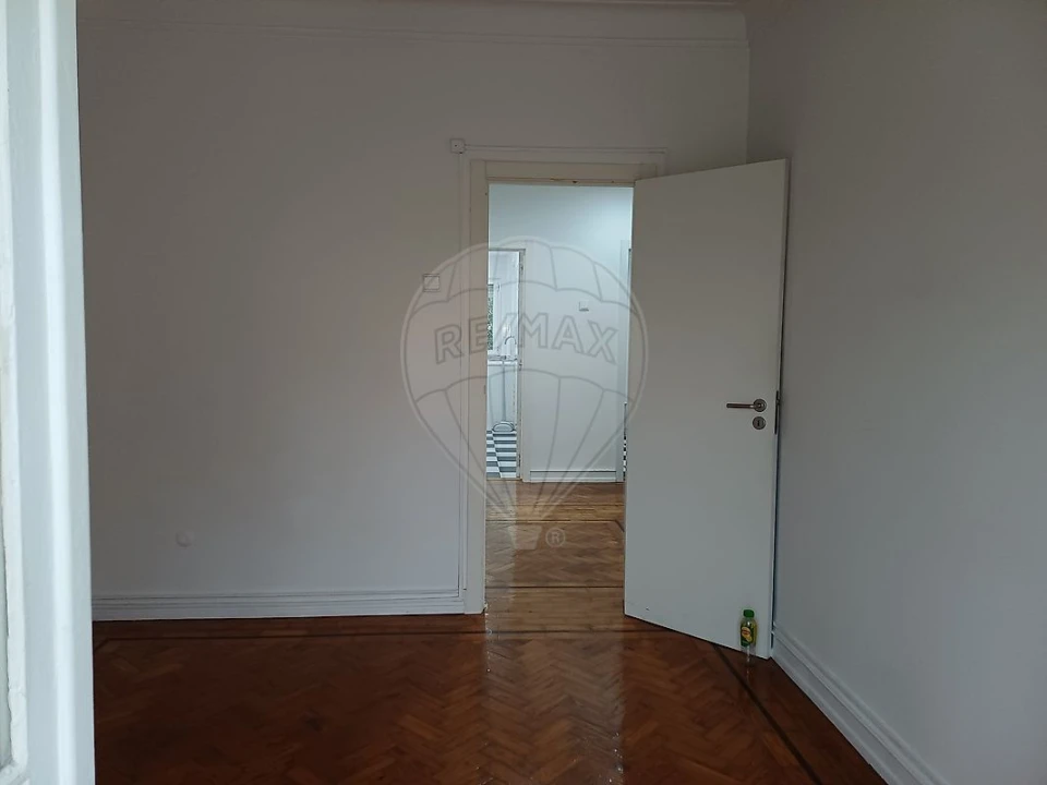 Apartamento T2 para Arrendamento em São Domingos de Benfica Foto 6