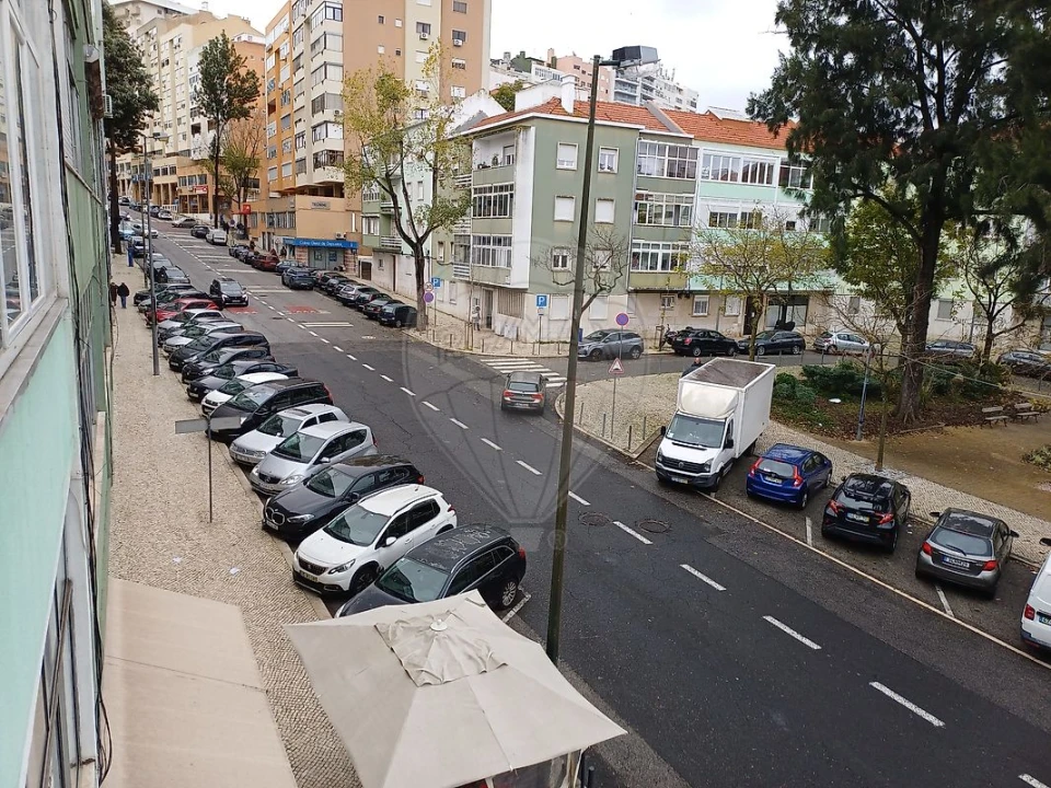Apartamento T2 para Arrendamento em São Domingos de Benfica Foto 9