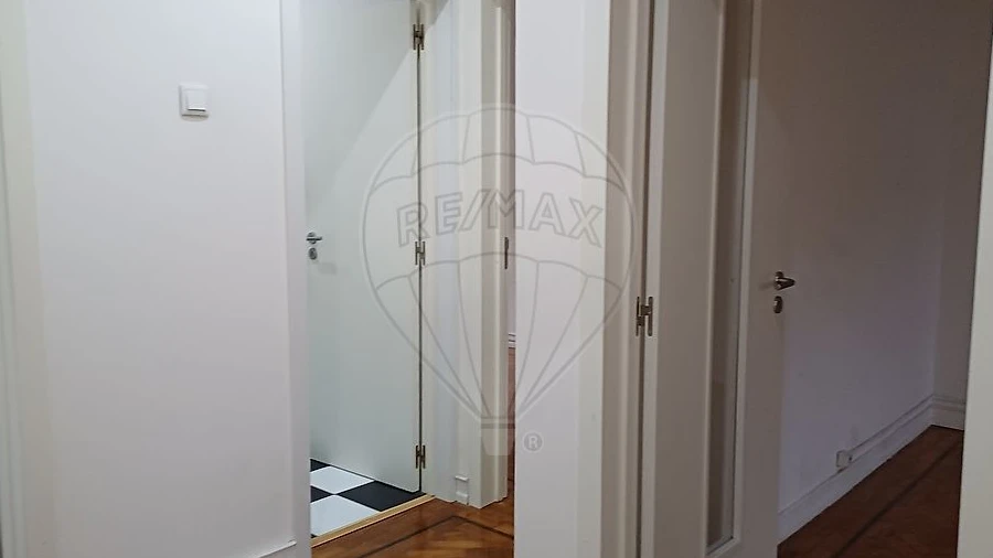 Apartamento T2 para Arrendamento em São Domingos de Benfica