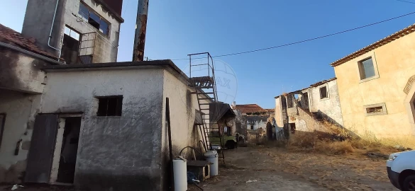 Armazém para Venda em Olaia e Paço