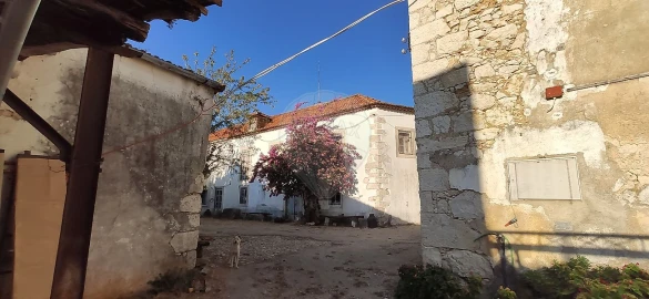 Armazém para Venda em Olaia e Paço