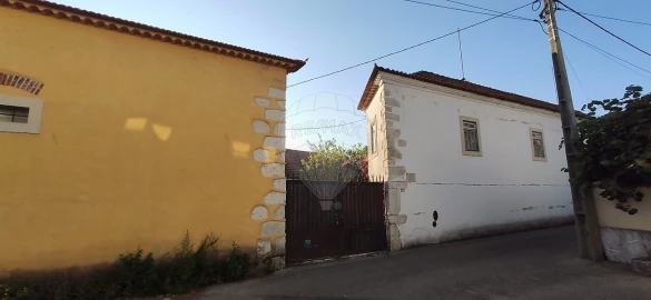 Armazém para Venda em Olaia e Paço