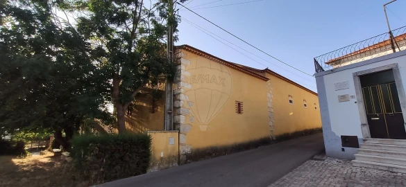 Armazém para Venda em Olaia e Paço
