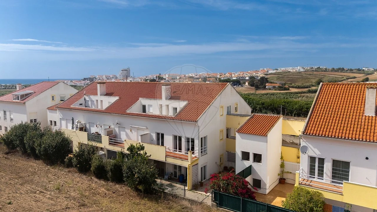Apartamento T2 para Venda em Lourinhã e Atalaia Foto 1