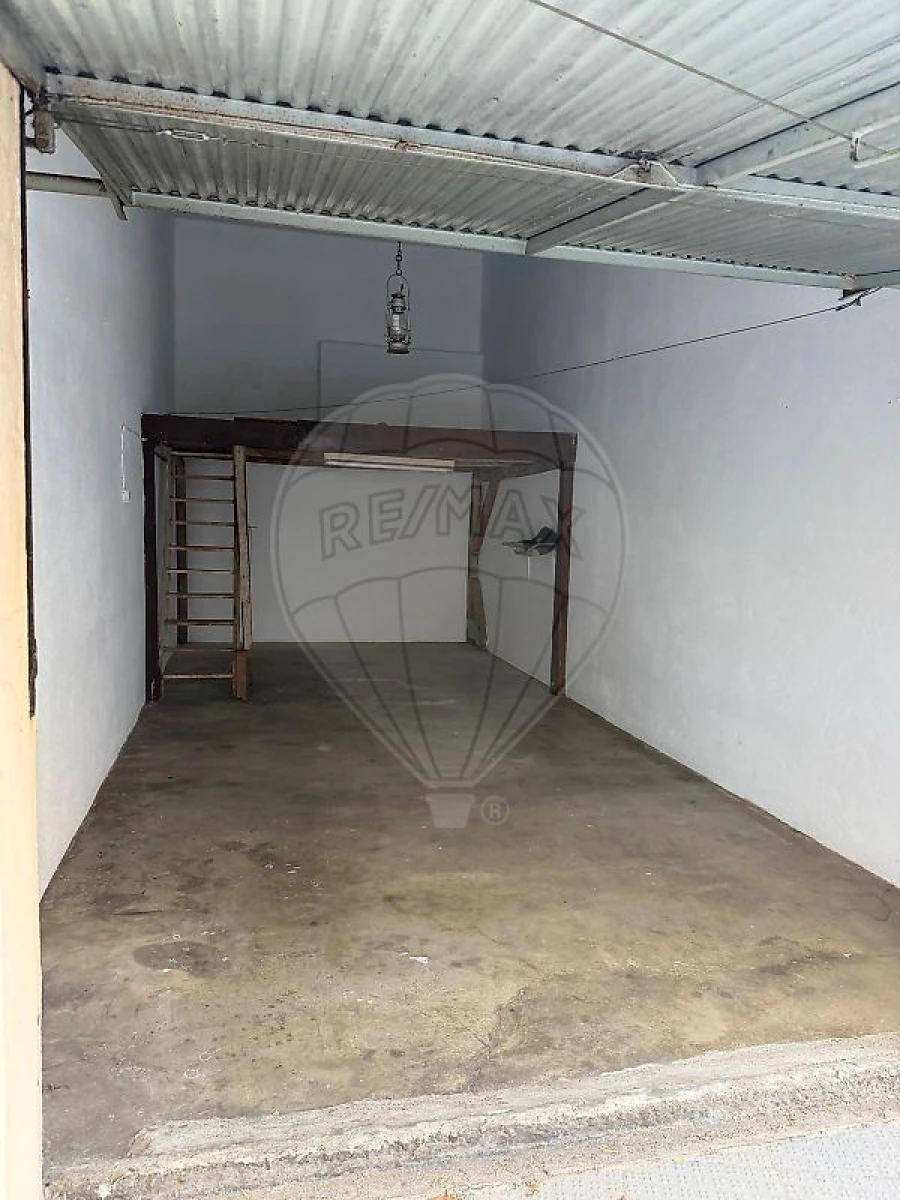 Garagem para Arrendamento em Santa Maria, São Pedro e Matacães Foto 3