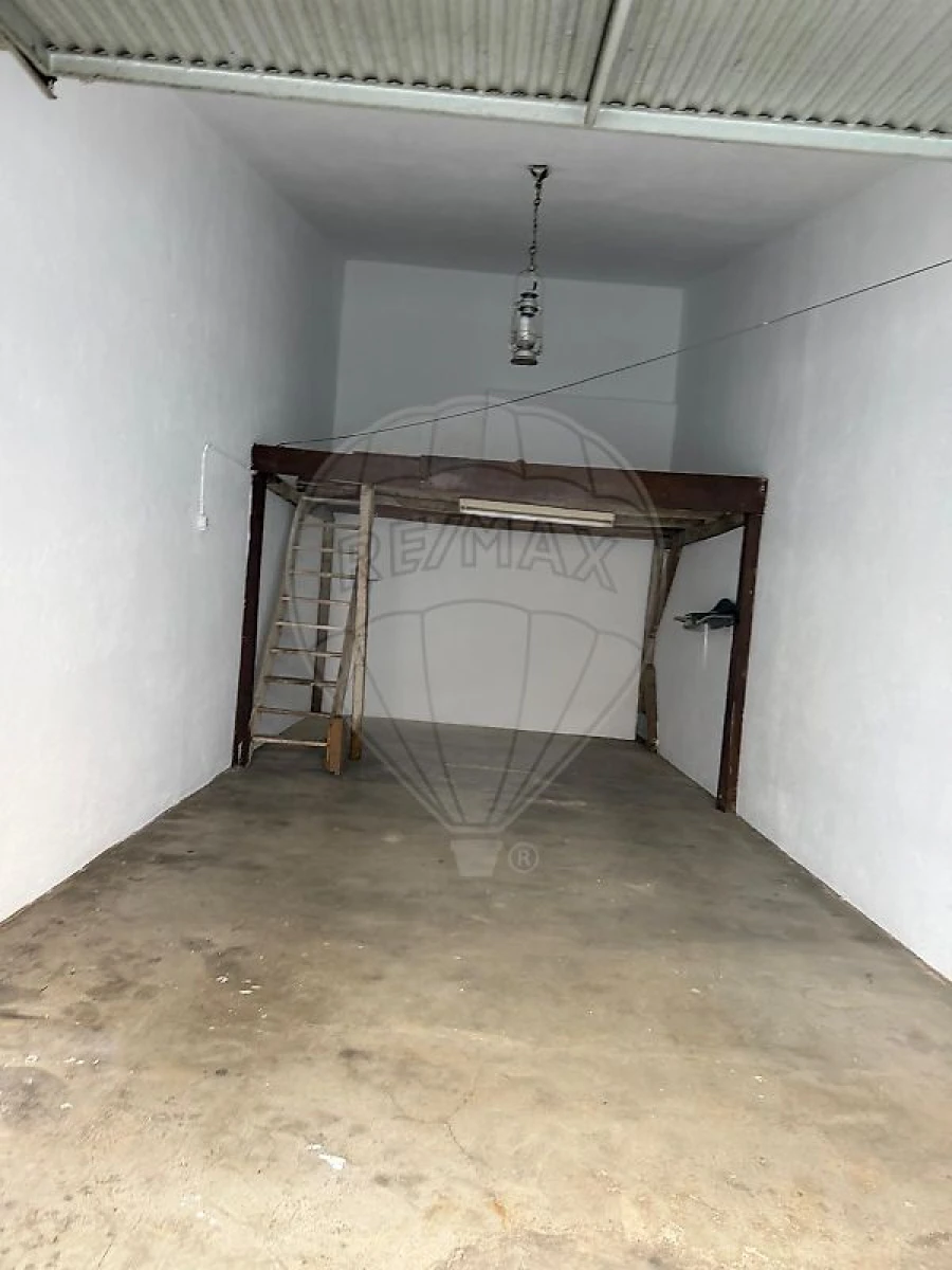 Garagem para Arrendamento em Santa Maria, São Pedro e Matacães Foto 2