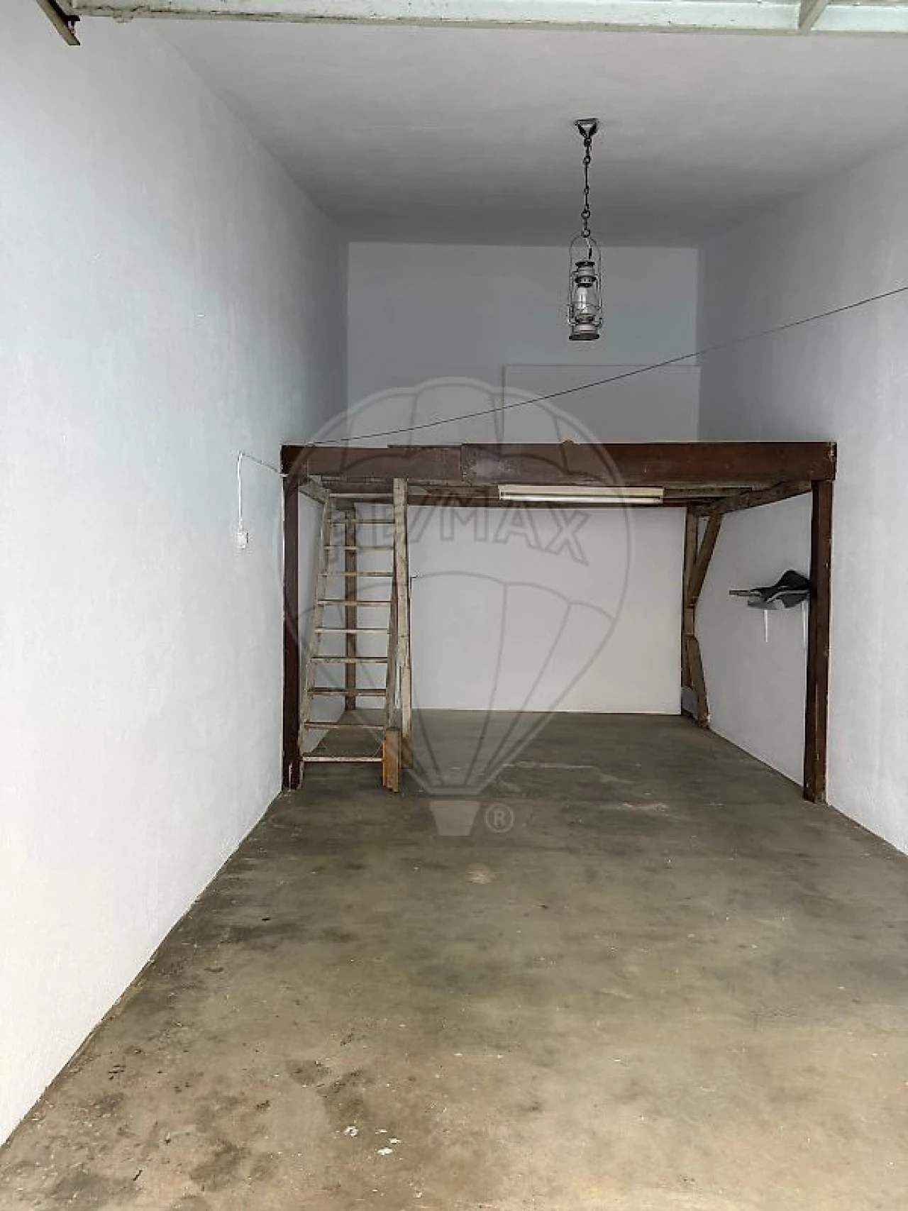 Garagem para Arrendamento em Santa Maria, São Pedro e Matacães Foto 1