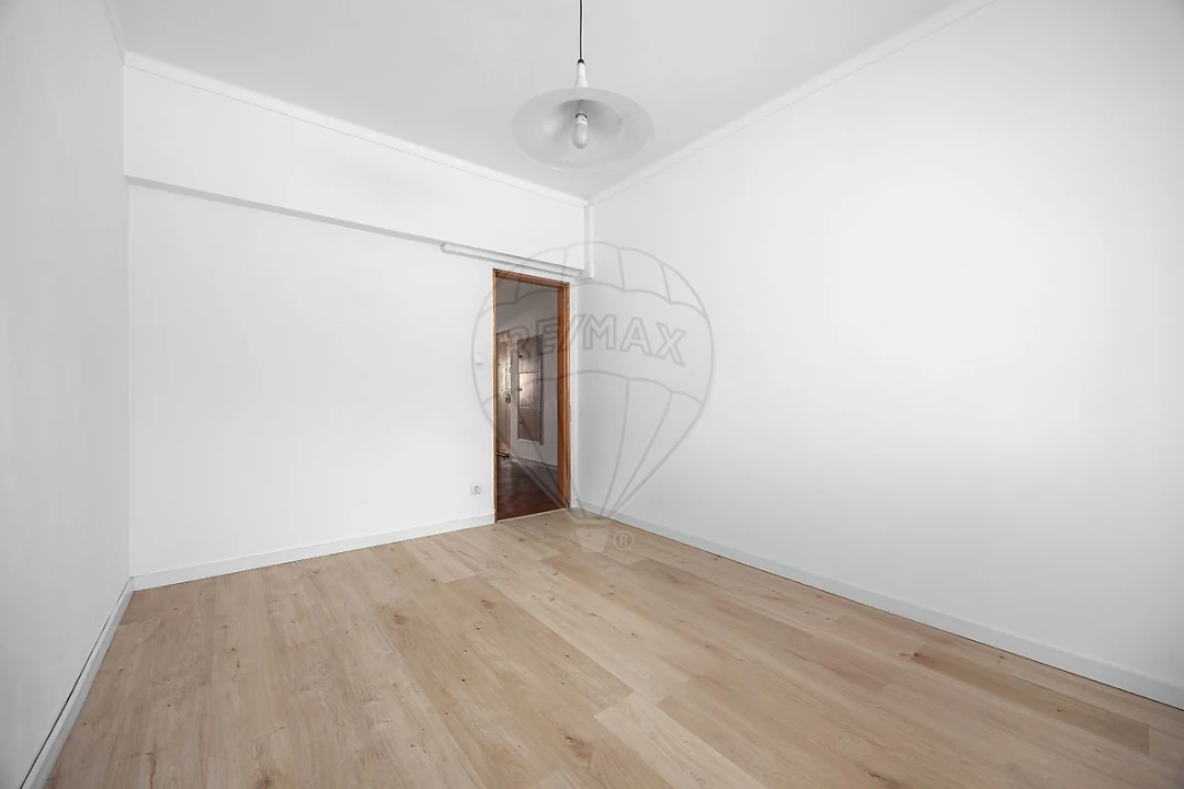 Apartamento T1 para Arrendamento em Santa Maria, São Pedro e Matacães Foto 13