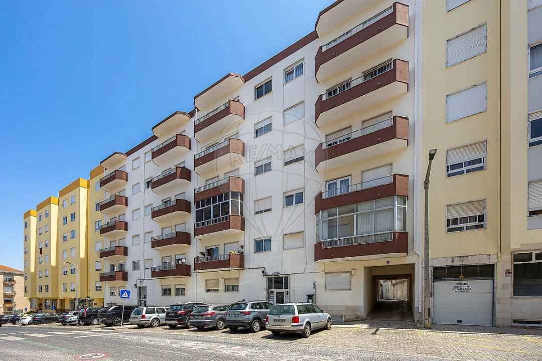 Apartamento T1 para Arrendamento em Santa Maria, São Pedro e Matacães Foto 11