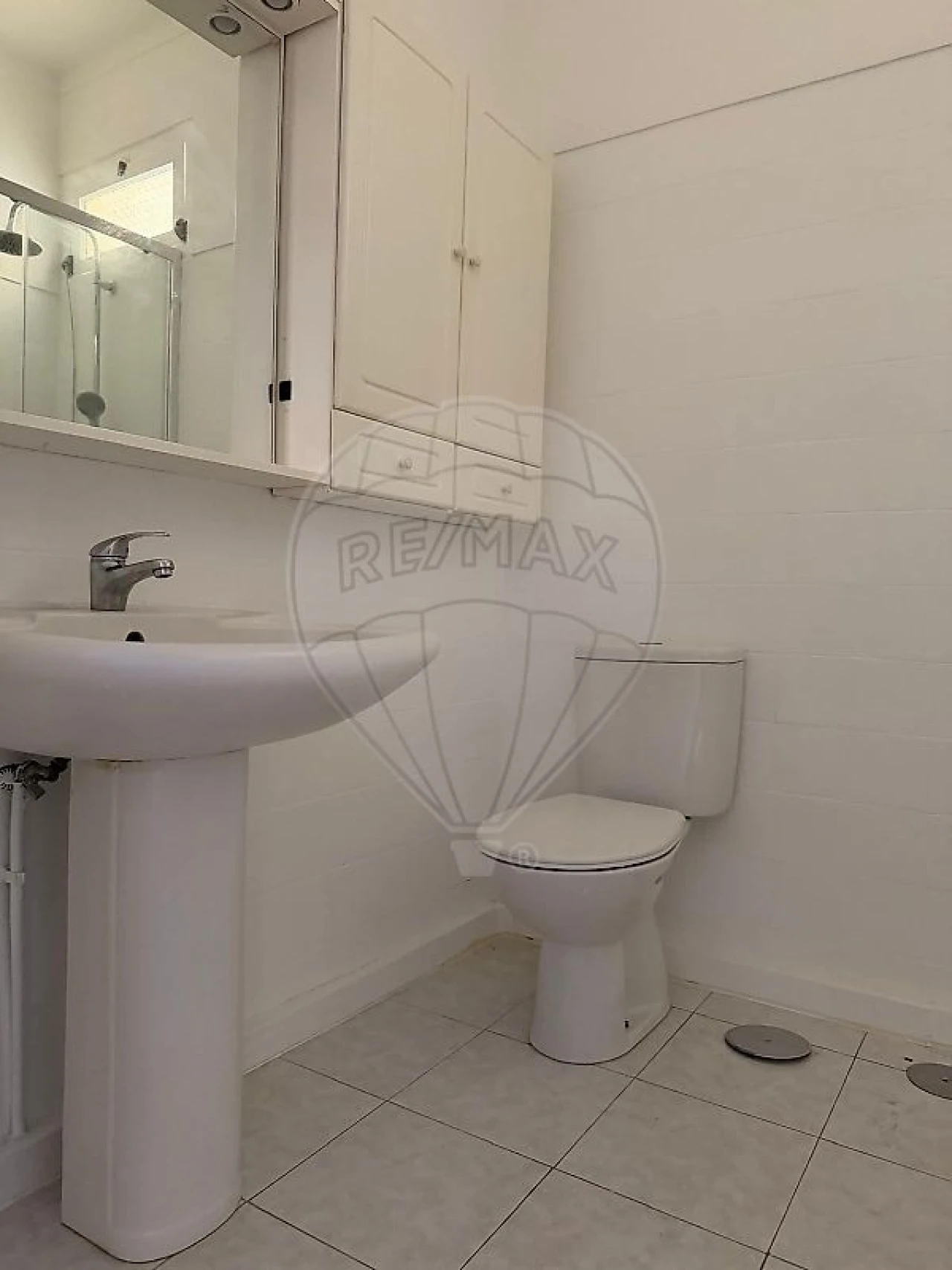 Apartamento T1 para Arrendamento em Santa Maria, São Pedro e Matacães Foto 2