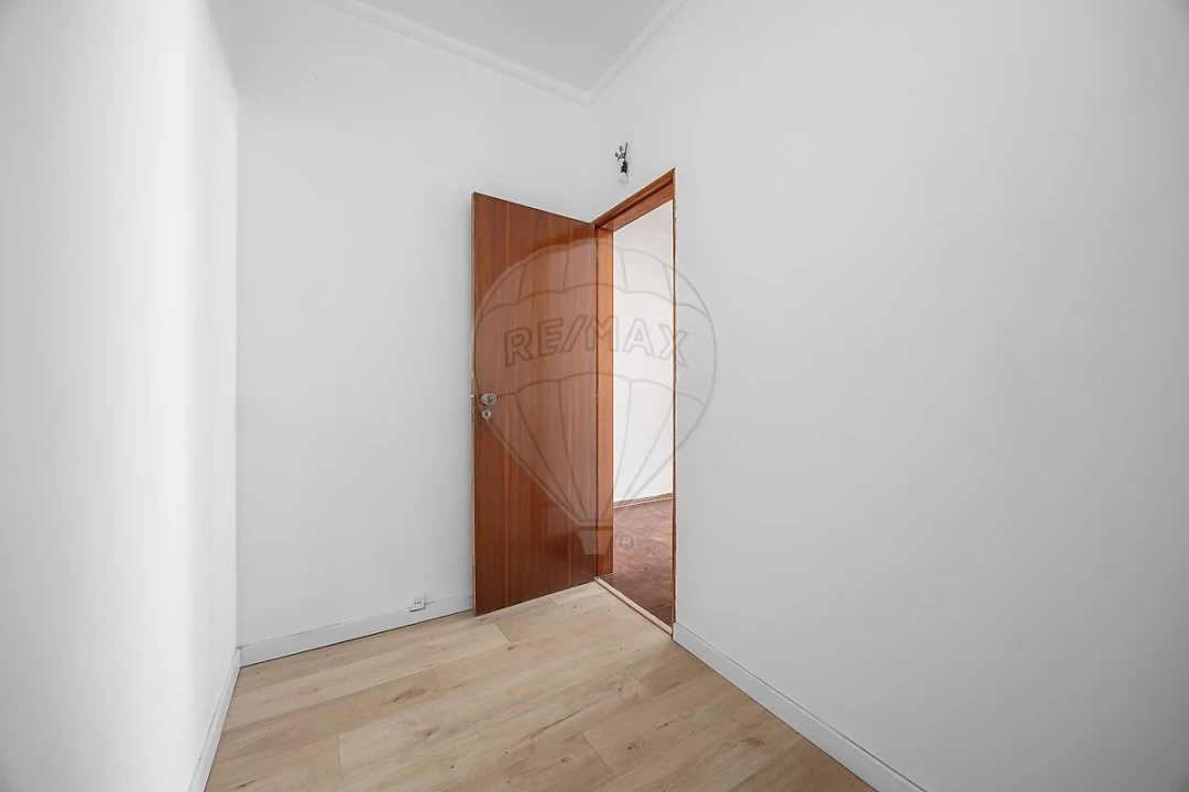 Apartamento T1 para Arrendamento em Santa Maria, São Pedro e Matacães Foto 14