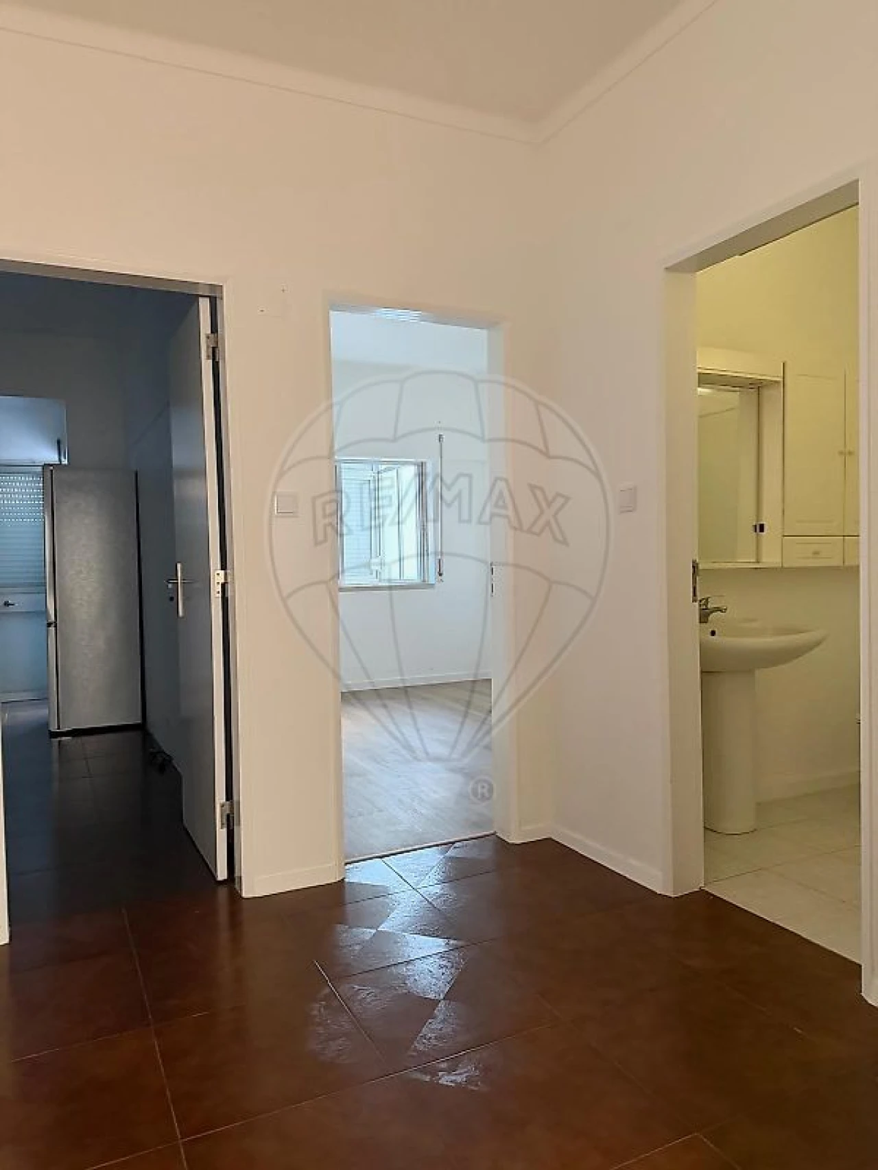 Apartamento T1 para Arrendamento em Santa Maria, São Pedro e Matacães Foto 3