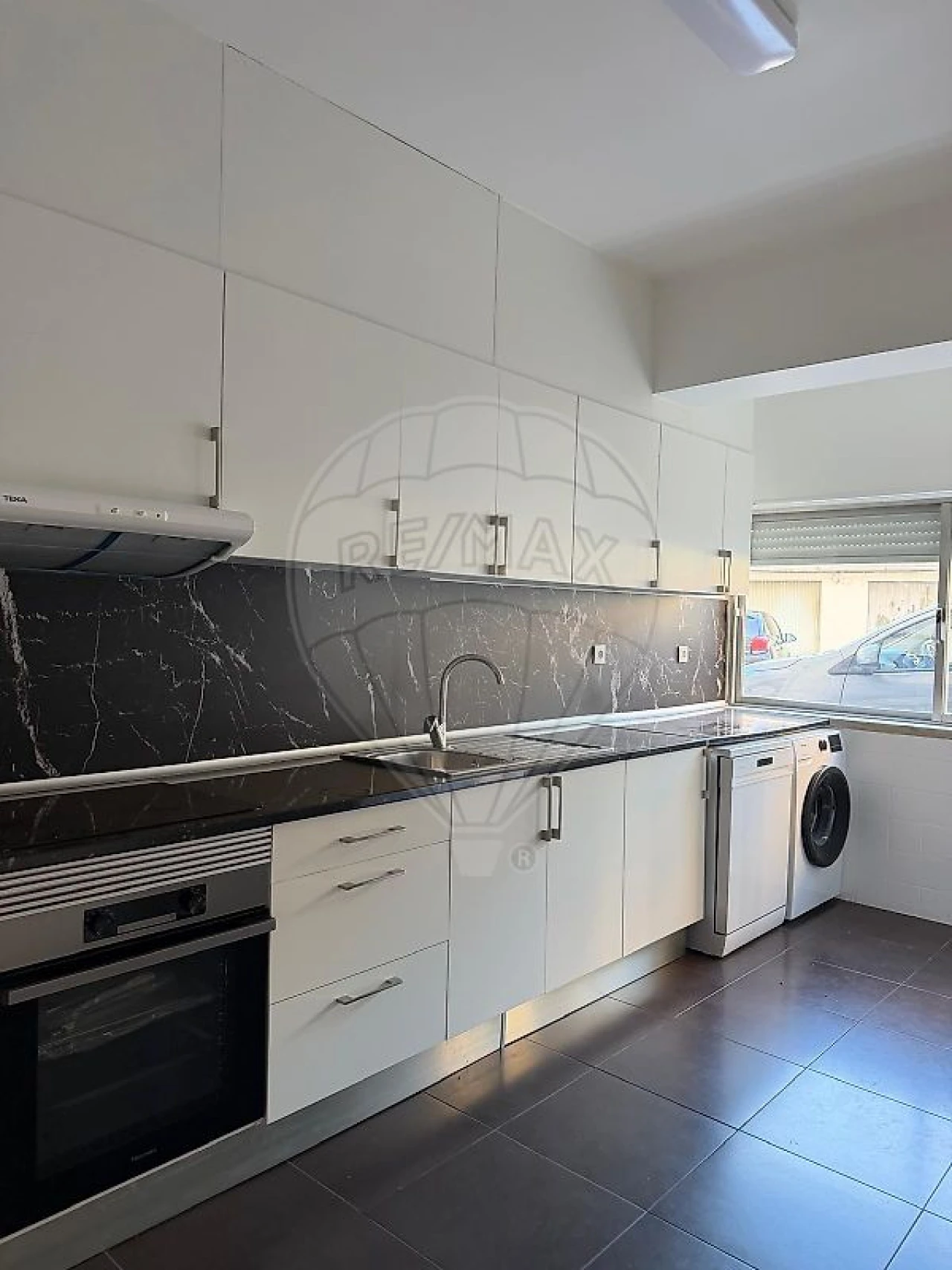 Apartamento T1 para Arrendamento em Santa Maria, São Pedro e Matacães Foto 6