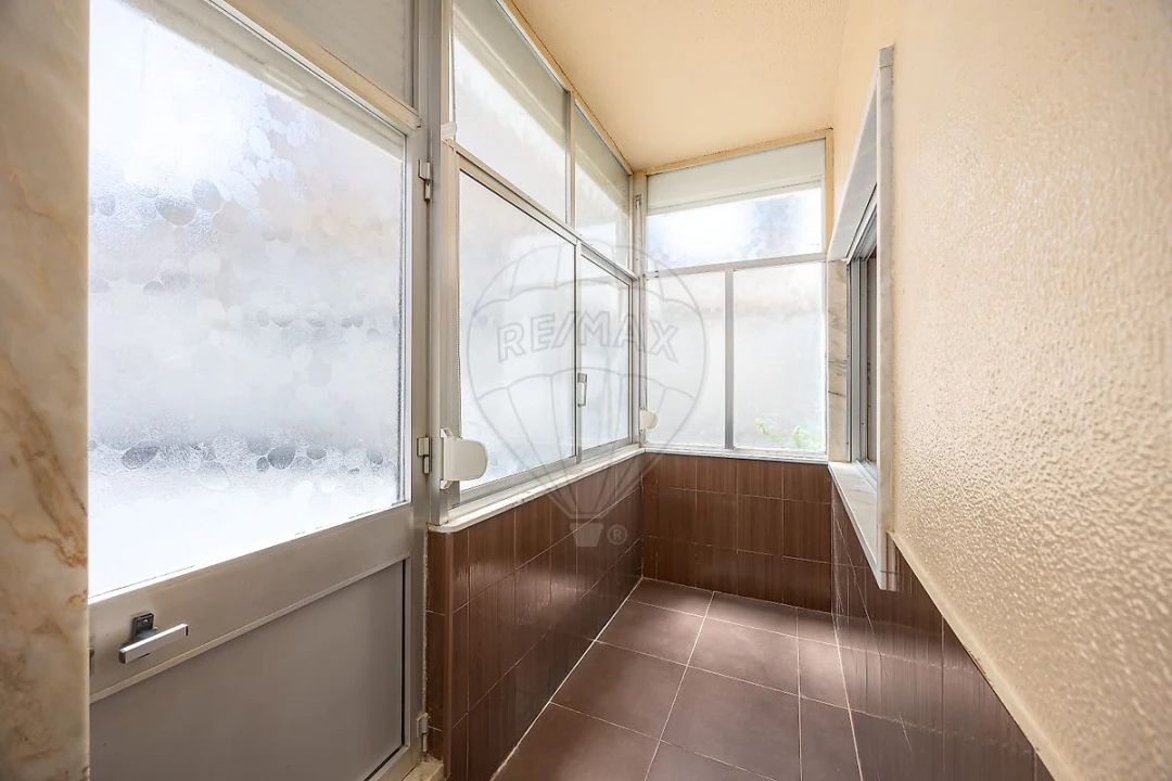 Apartamento T1 para Arrendamento em Santa Maria, São Pedro e Matacães Foto 15