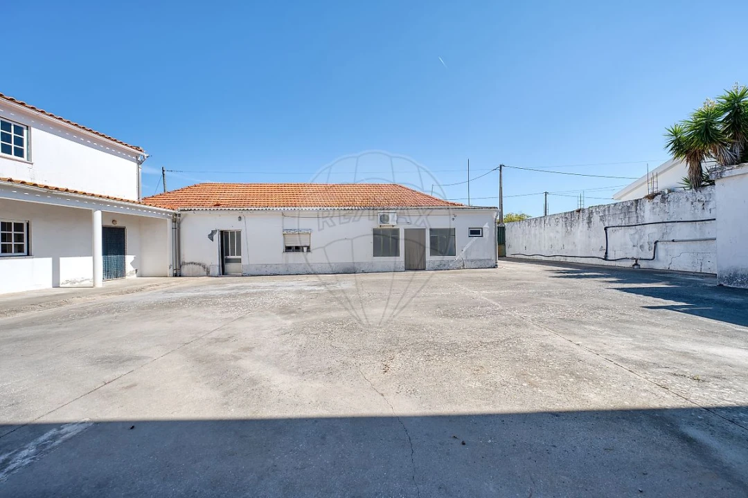 Moradia T5 para Venda em Fazendas de Almeirim Foto 10