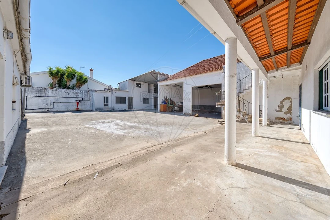 Moradia T5 para Venda em Fazendas de Almeirim Foto 6