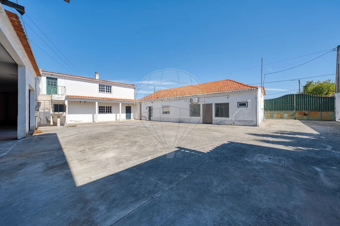 Moradia T5 para Venda em Fazendas de Almeirim Foto 8