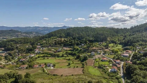 Moradia T7 para Venda em Arcos de Valdevez (São Paio) e Giela