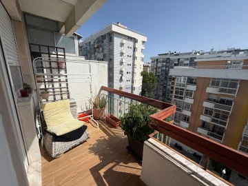 Apartamento T2 para Venda em Oeiras e São Julião da Barra, Paço de Arcos e Caxias
