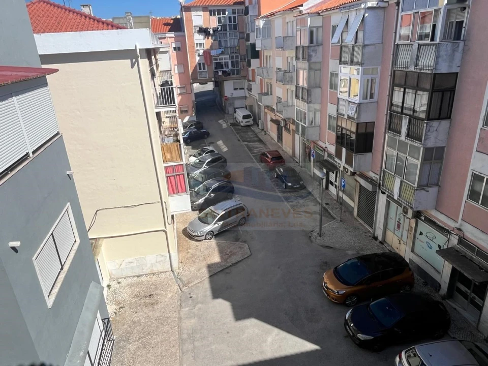 Apartamento T3 para Venda em Odivelas Foto 3
