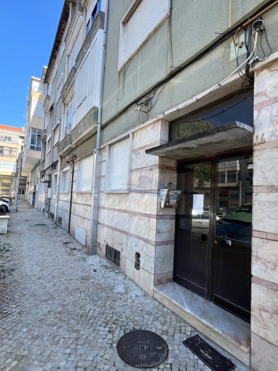 Apartamento T2 para Venda em Odivelas Foto 3