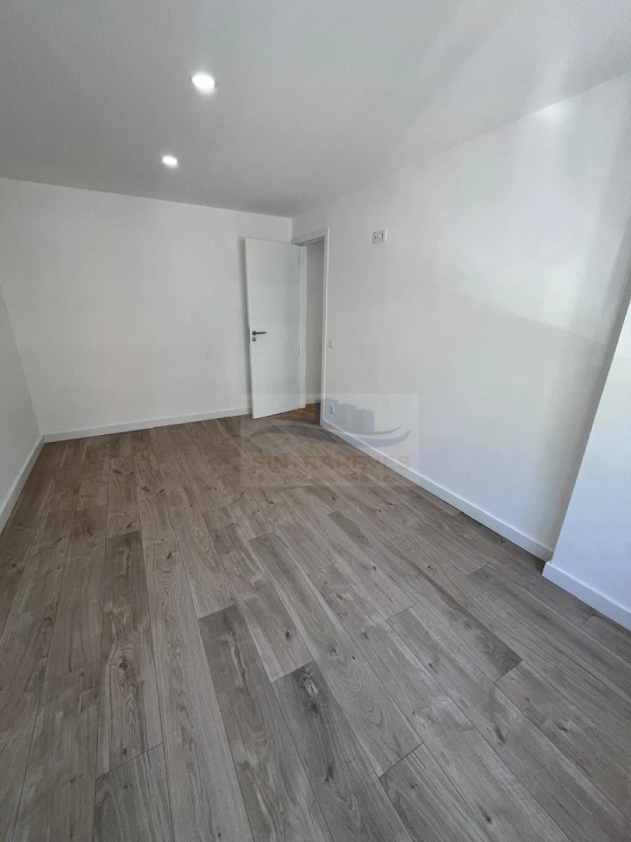 Apartamento T2 para Venda em Odivelas Foto 14
