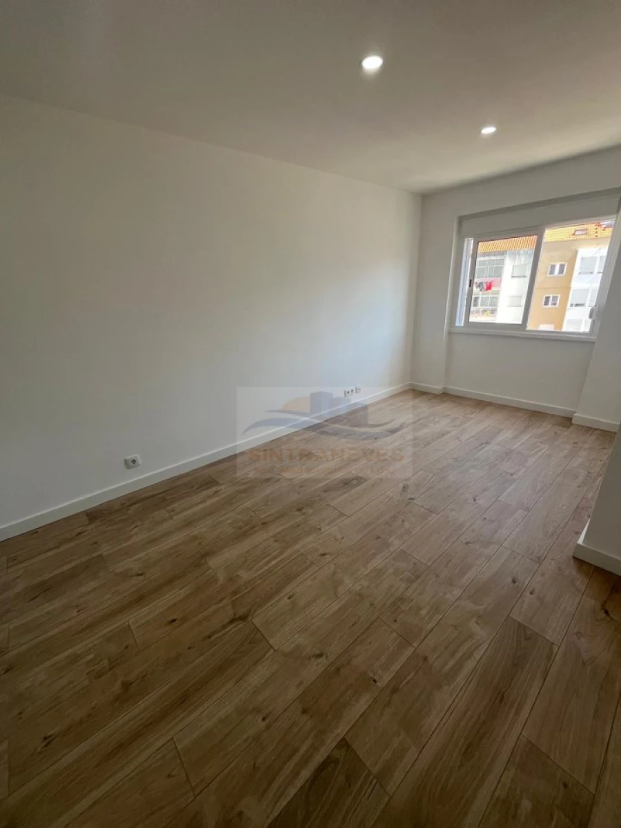 Apartamento T2 para Venda em Odivelas Foto 16