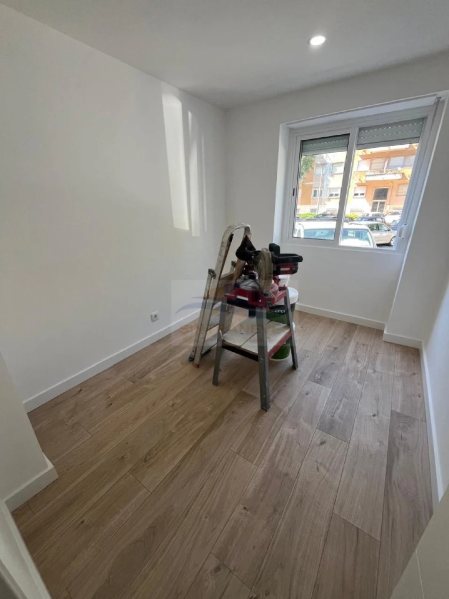 Apartamento T2 para Venda em Odivelas Foto 17