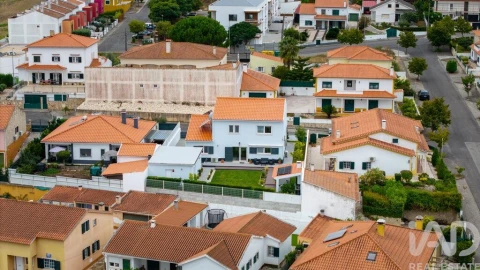 Moradia T3 para Venda em Cadaval e Pêro Moniz