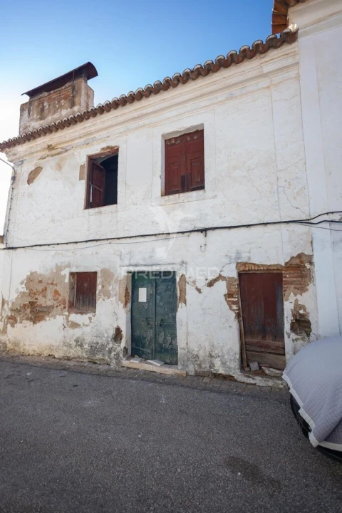 Moradia T6 para Venda em Capelins (Santo Antonio)