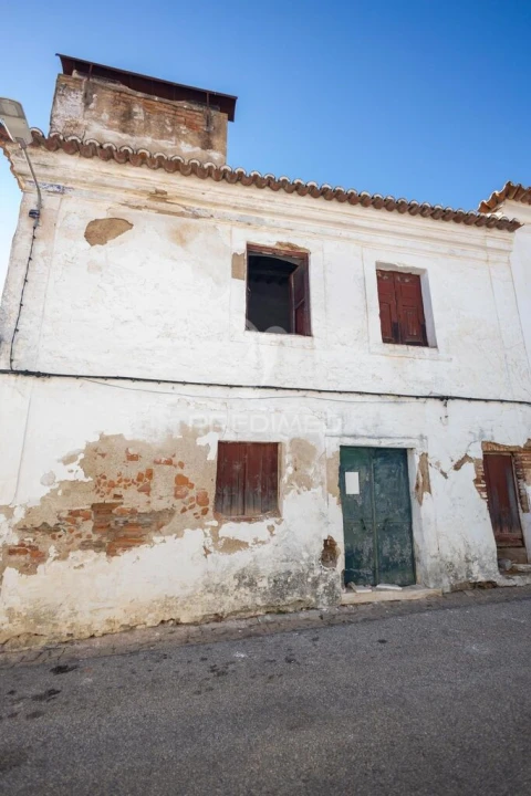 Moradia T6 para Venda em Capelins (Santo Antonio)