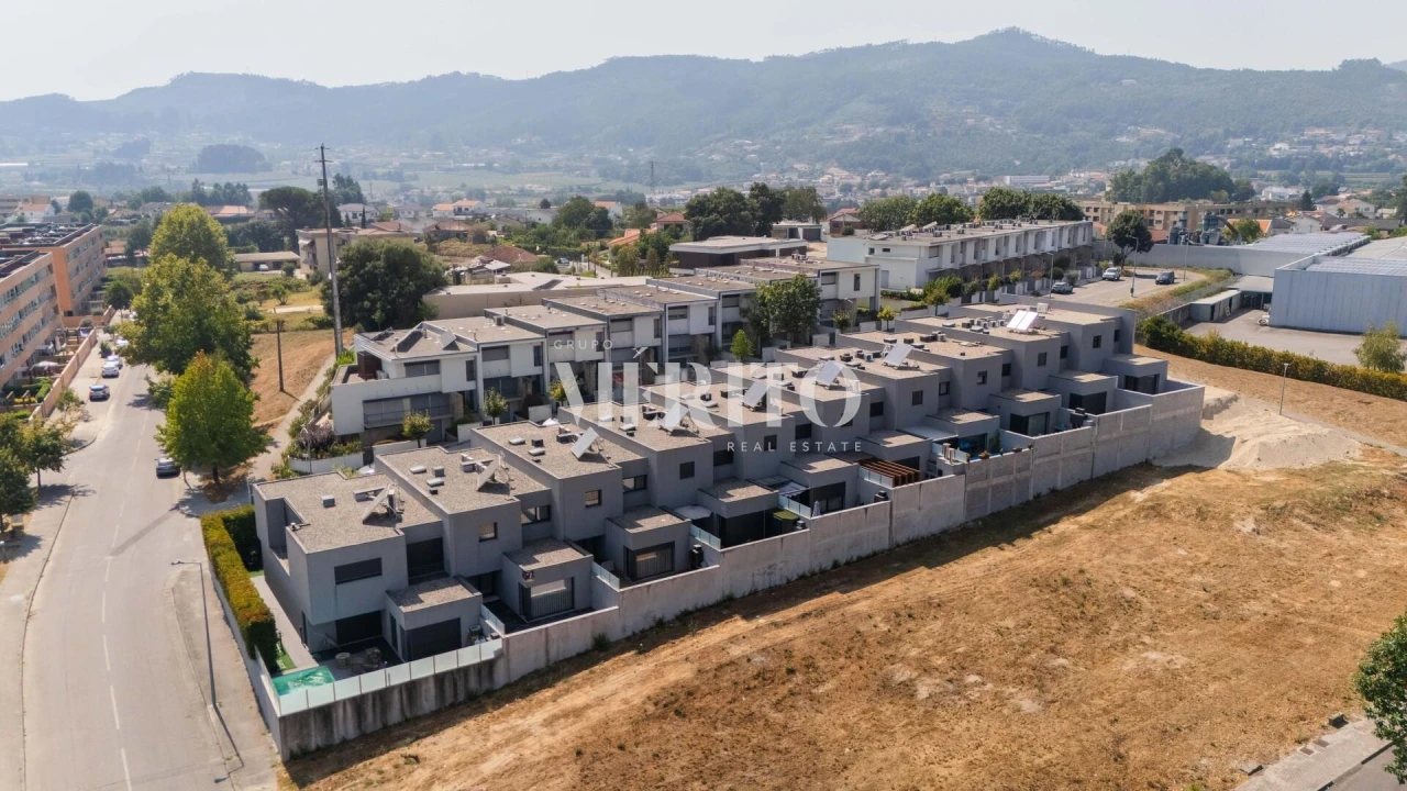Moradia T3 para Venda em Caldelas Foto 1