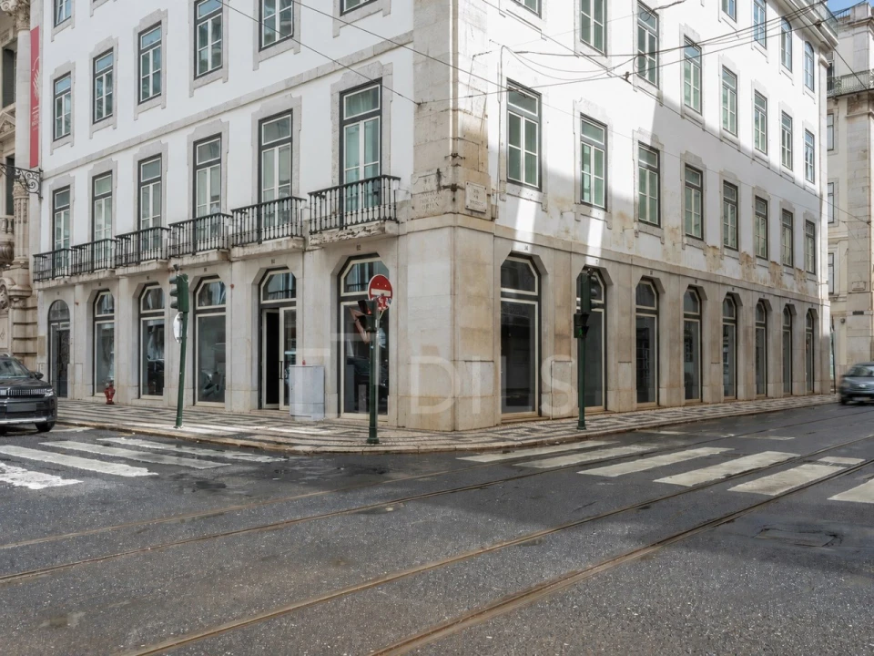 Loja para Arrendamento em Santa Maria Maior Foto 1