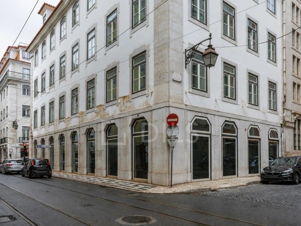 Loja para Arrendamento em Santa Maria Maior Foto 12