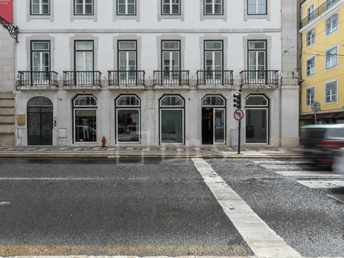 Loja para Arrendamento em Santa Maria Maior Foto 11