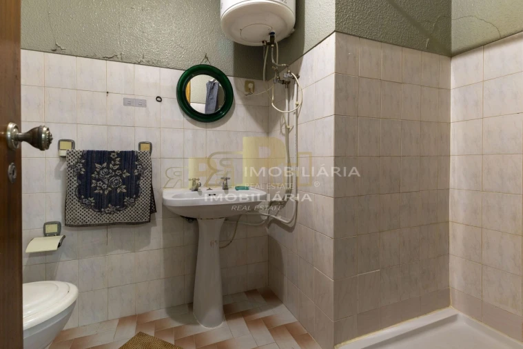 Moradia T5 para Venda em Alcanede Foto 8