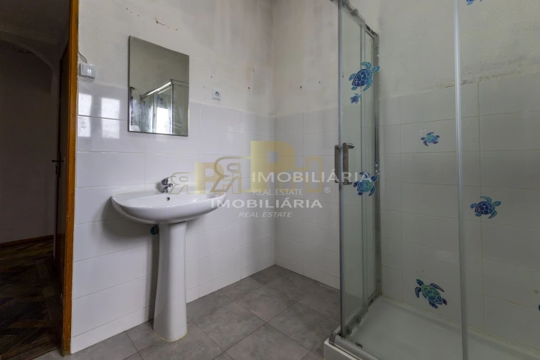 Moradia T5 para Venda em Alcanede Foto 23