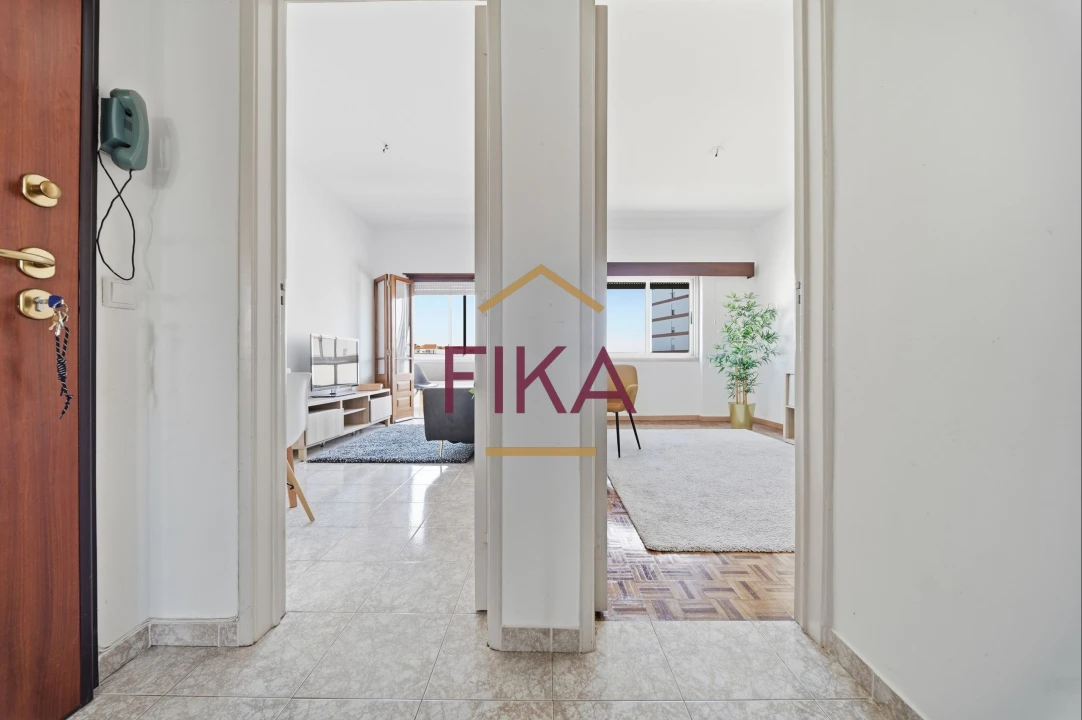 Apartamento T3 para Venda em Seixal Foto 5