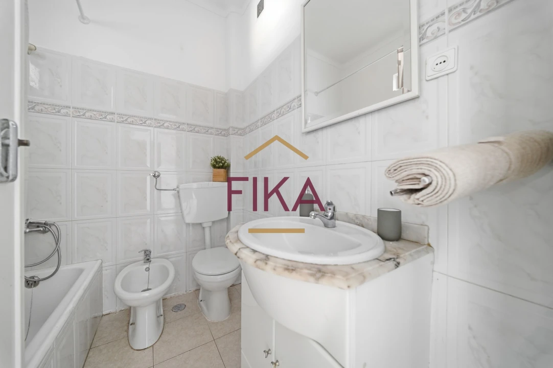 Apartamento T3 para Venda em Seixal Foto 9