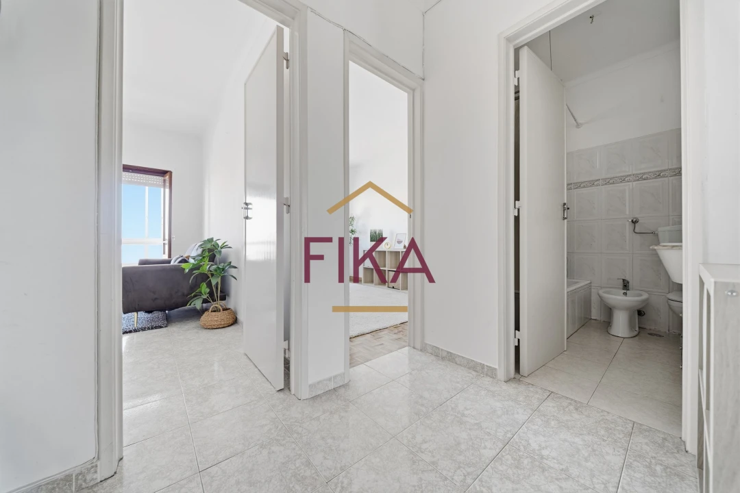 Apartamento T3 para Venda em Seixal Foto 8