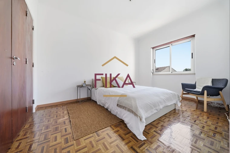 Apartamento T3 para Venda em Seixal Foto 13