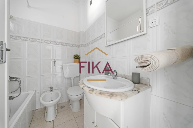 Apartamento T3 para Venda em Seixal Foto 9