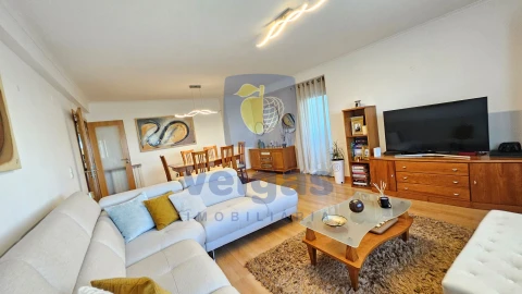 Apartamento T4 para Venda em Rio de Mouro