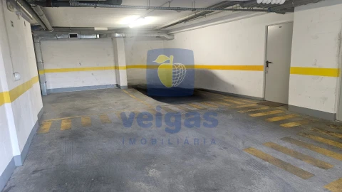 Apartamento T4 para Venda em Rio de Mouro