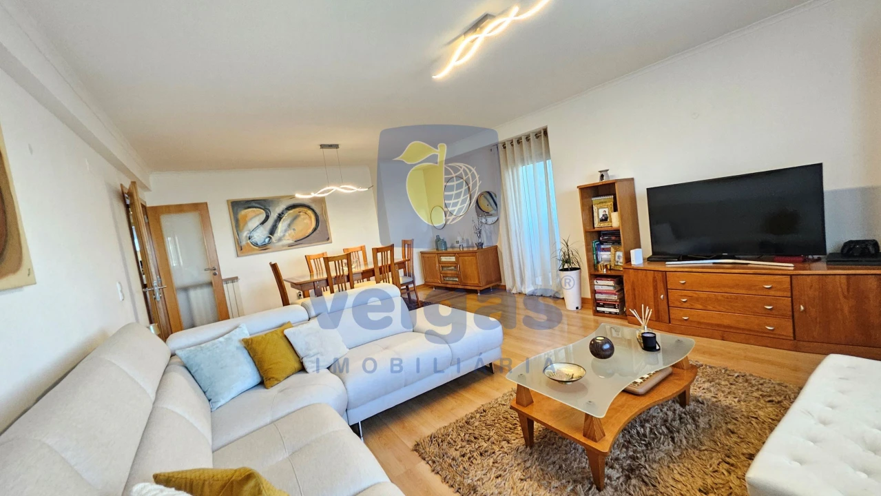 Apartamento T4 para Venda em Rio de Mouro Foto 34