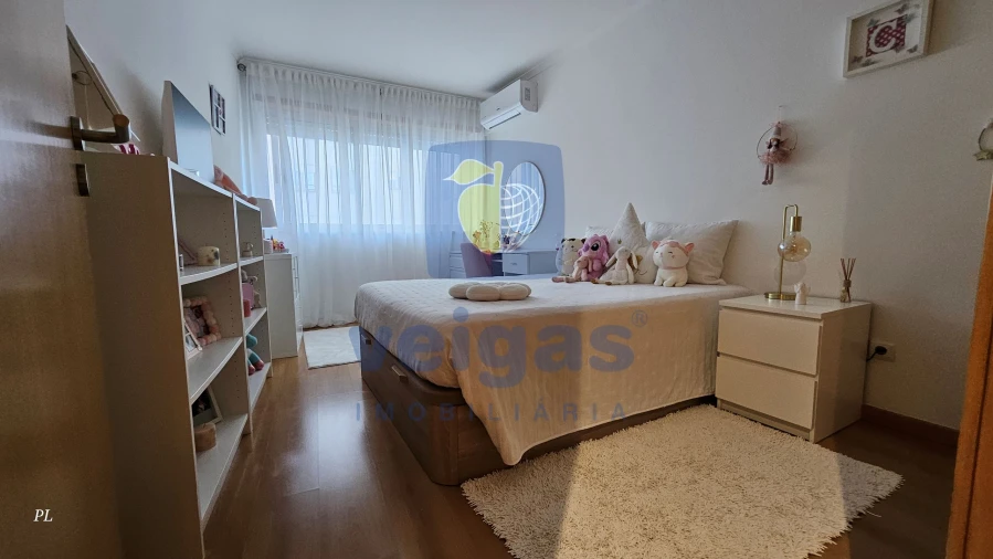 Apartamento T4 para Venda em Rio de Mouro Foto 2