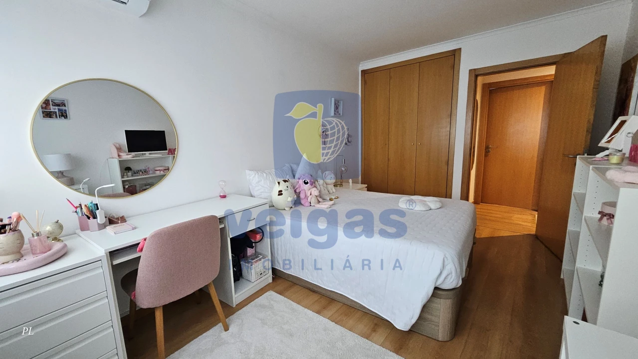 Apartamento T4 para Venda em Rio de Mouro Foto 3