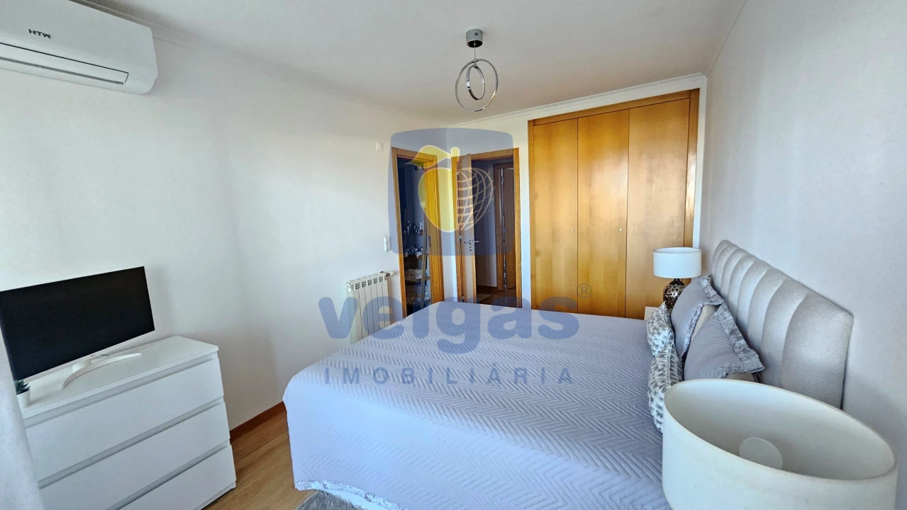 Apartamento T4 para Venda em Rio de Mouro Foto 7