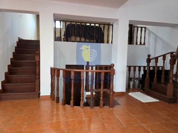 Moradia T5 para Venda em Usseira