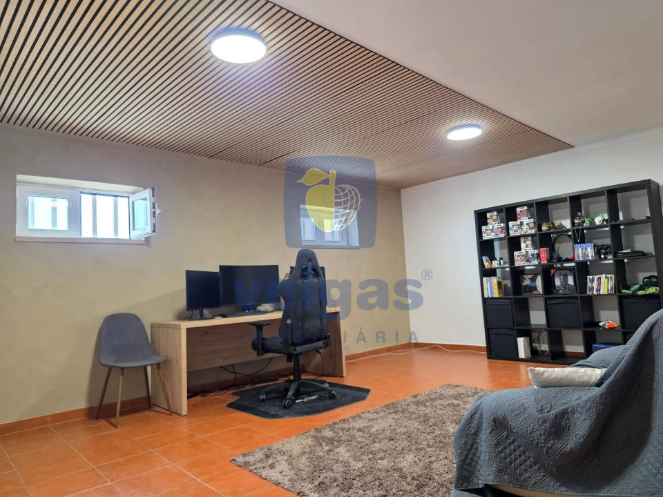 Moradia T5 para Venda em Usseira Foto 13